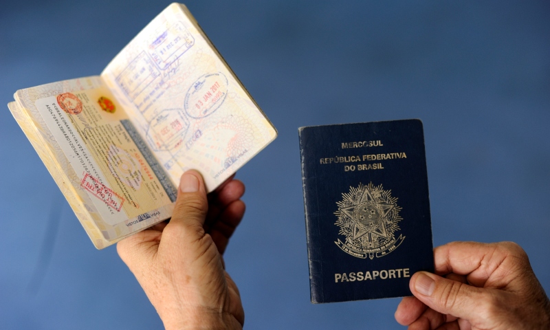 PF alerta que pode suspender emissão de passaportes a partir de novembro; saiba o motivo