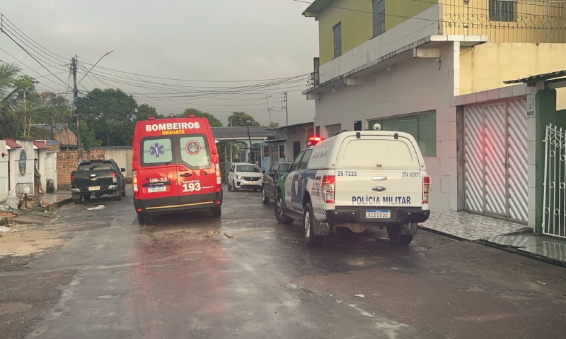 Embriagado, homem bate na esposa e faz a própria filha refém em Manaus; veja vídeos