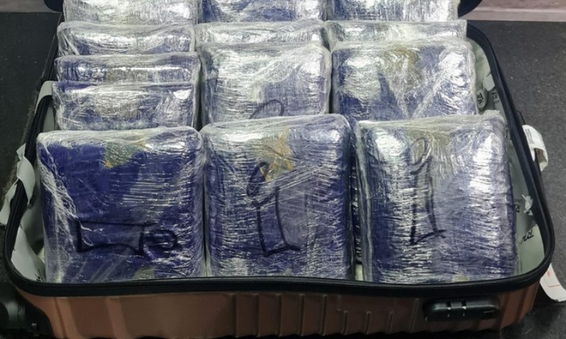 PF prende homem tentando embarcar com 15 kg de drogas no Aeroporto de Manaus