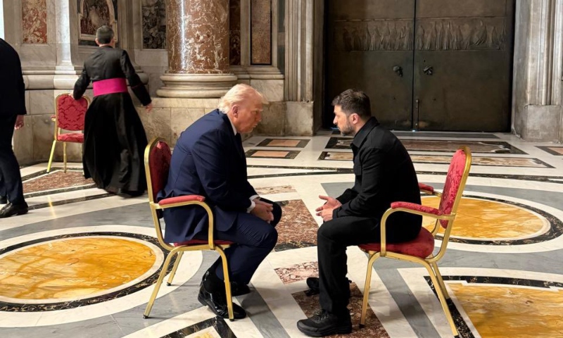 Trump conversou com Zelensky antes do funeral do papa Francisco para falar do fim da Guerra na Ucrânia; veja