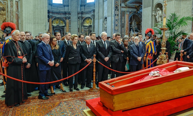 Velório do Papa: Lula, Janja e Dilma se despedem de Francisco; veja vídeo