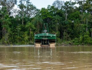 Justiça ordena interrupção de exploração de ouro no Rio Japurá