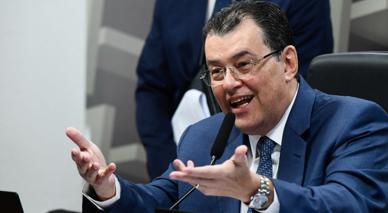 PL de Eduardo Braga dá descontos e benefícios a quem paga em dia financiamentos públicos