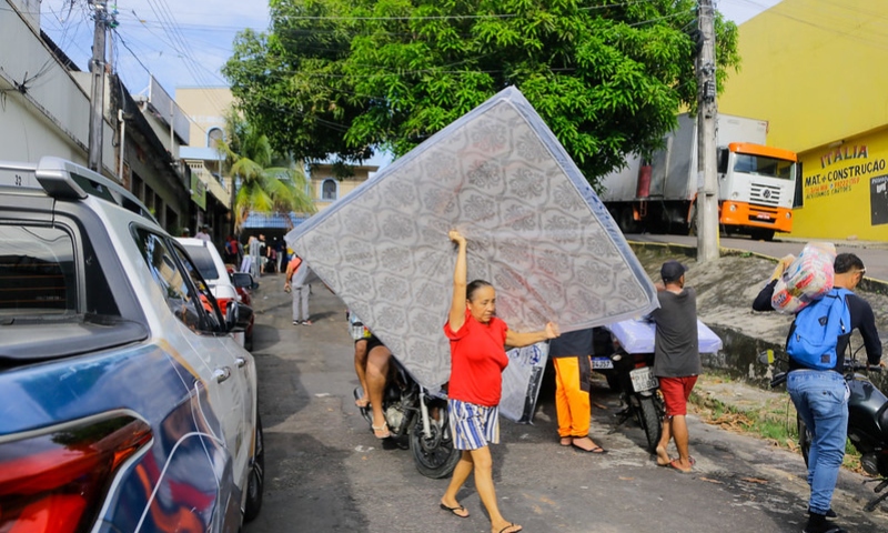 Mais de 200 famílias recebem atendimento socioassistencial da Prefeitura nesta segunda-feira (28)