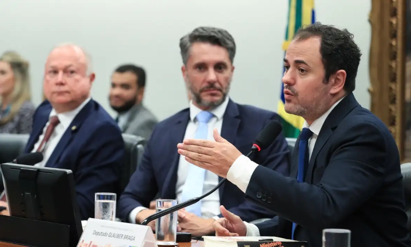 CCJ da Câmara nega recurso contra cassação do mandato de Glauber Braga