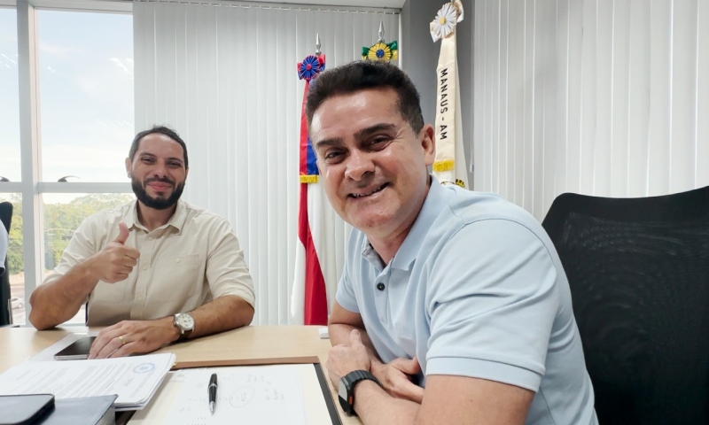 Prefeito David Almeida anuncia pagamento do 14º salário para 1.842 servidores da rede municipal de ensino