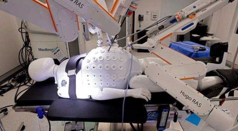 Elon Musk diz que robôs poderão superar os melhores cirurgiões em cinco anos