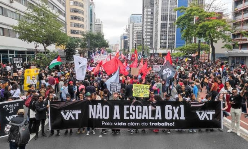 Fim da ‘Escala 6×1’ volta a ser tema de debate político neste Dia do Trabalhador