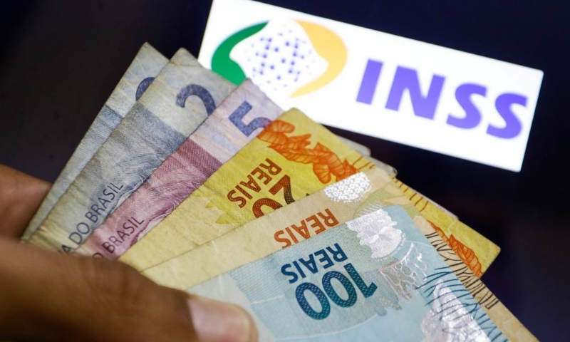 Aposentados do INSS que ganham mais que o mínimo começam a receber 13º
