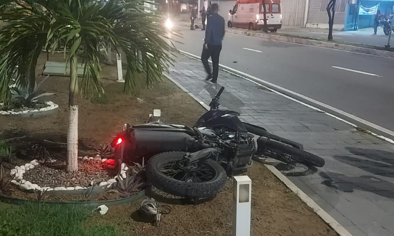 Acidente fatal: motoqueiro morre ao colidir com poste em avenida de Manaus; veja