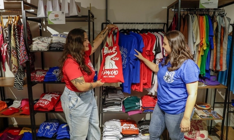 Festival de Parintins 2025: Festa dos Bumbás movimenta comércio em Manaus