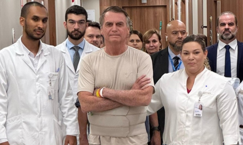 Bolsonaro tem previsão de alta “para os próximos dias”, diz boletim médico