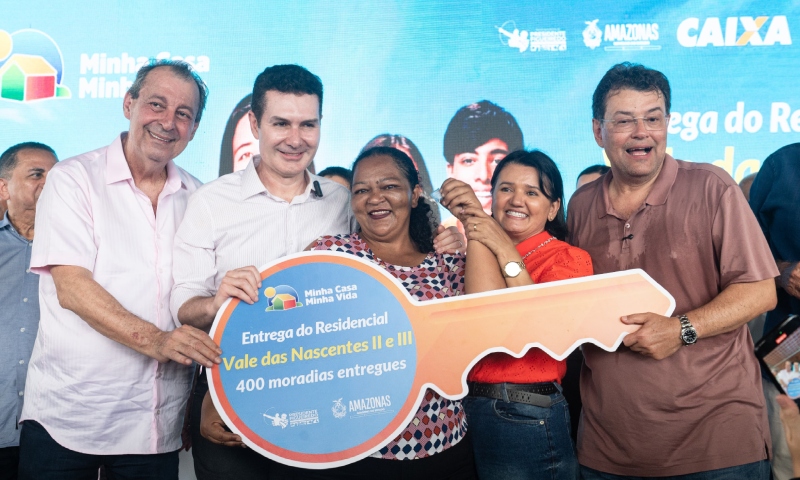400 famílias do AM chefiadas por mulheres recebem a casa própria sob articulação do senador Eduardo Braga