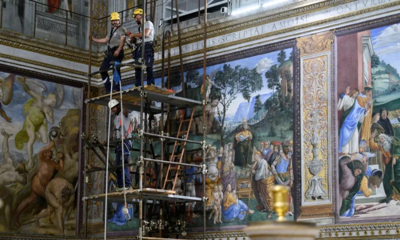 Capela Sistina é preparada para a escolha do novo Papa