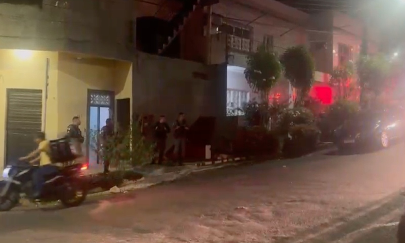 Homem tem casa invadida e é brutalmente morto no bairro São Raimundo; veja vídeo