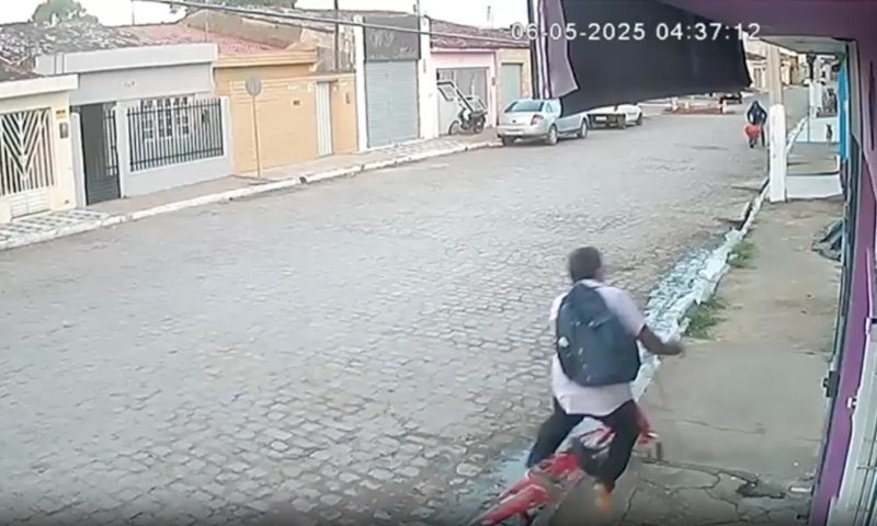 Por querer a guarda da neta, homem é morto com golpes de foice no meio da rua; veja vídeo
