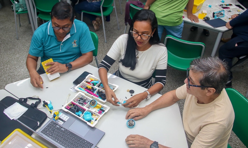 Professores da Prefeitura de Manaus recebem formação em robótica para reforço nas aulas
