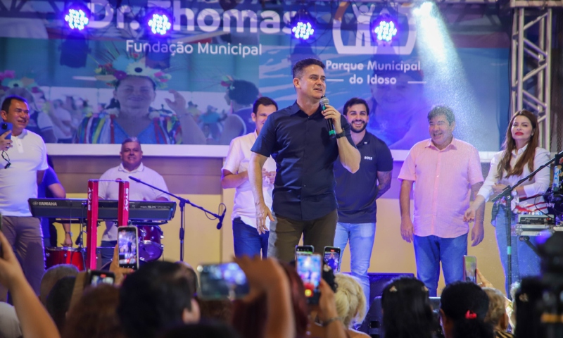 Prefeito David Almeida celebra Dia das Mães com idosos em evento marcado por emoção e solidariedade