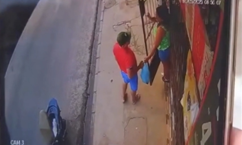 Vídeo mostra momento em que policial civil é executado na porta do mercadinho; veja