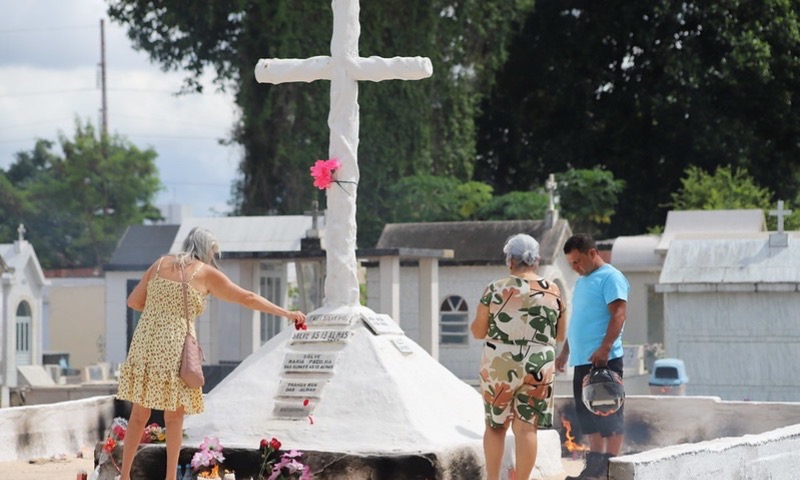 Cemitérios municipais recebem cerca de 200 mil pessoas no Dia das Mães