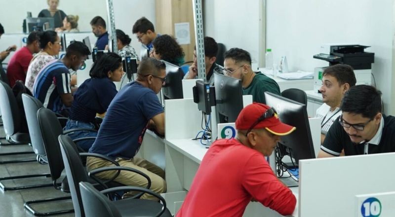 Vendedor, gerente e garçom: 272 vagas de emprego estão disponíveis nesta segunda-feira (12), em Manaus