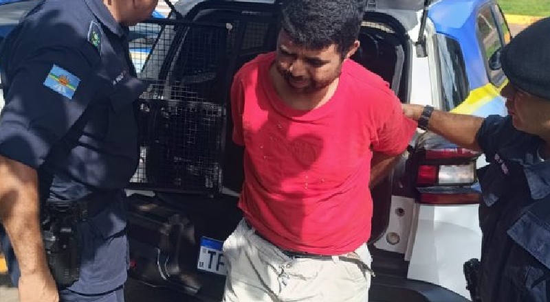 Pai invade escola para matar o professor da própria filha: “Eu vou fazer picadinho dele”; veja vídeo