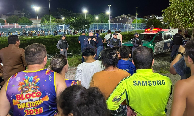 Urgente: corpo é encontrado boiando em igarapé no bairro Cachoeirinha; veja vídeos