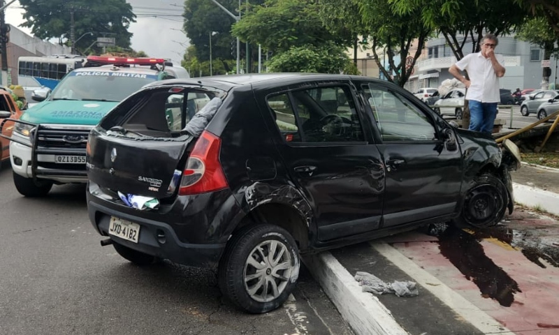 Urgente: motorista sofre grave acidente na avenida Boulevard, em Manaus; veja