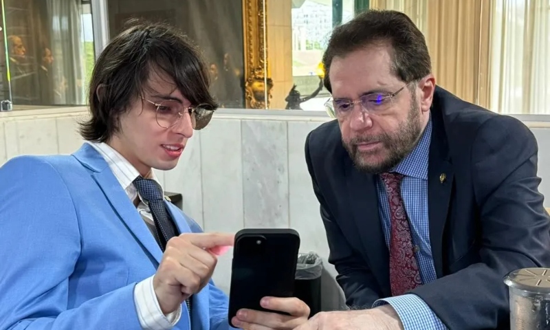 “Plínio ou Amom?”: Quem vai comandar o partido que vai nascer da fusão do PSDB e Podemos no AM