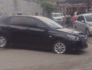 Urgente: carro é metralhado no bairro Cidade de Deus, em Manaus; veja vídeo