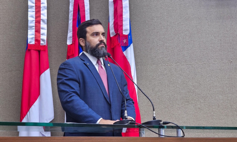 Dr. George Lins presta homenagem póstuma a Divaldo Franco em discurso na Aleam