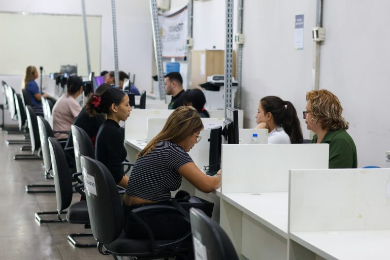 Cozinheiro, porteiro e manobrista: 274 vagas de emprego estão disponíveis em Manaus; confira
