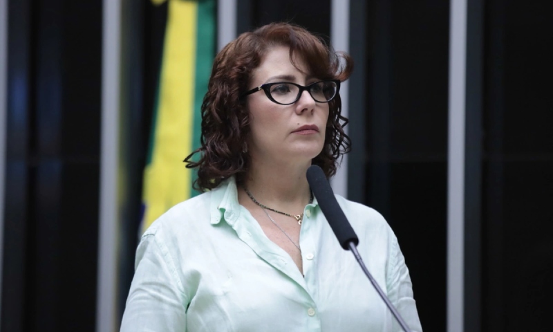 STF condena Carla Zambelli a perda do mandato e 10 anos de prisão após votação unanime