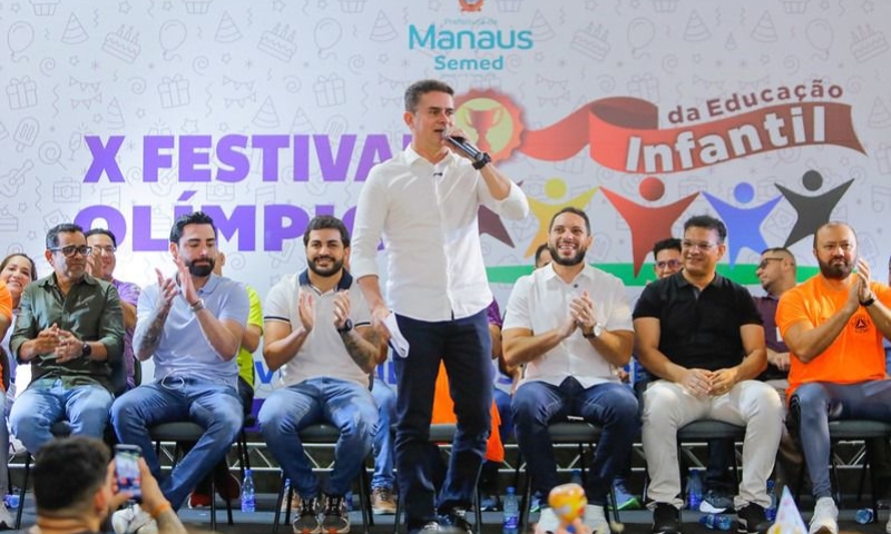 Prefeito David Almeida anuncia concurso público da Semed com 1.500 vagas e reforça compromisso com a Educação; veja vídeo