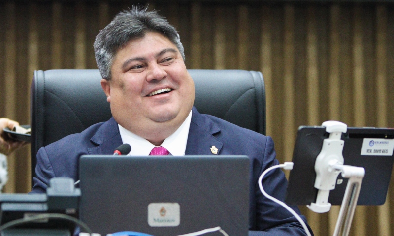 Presidente David Reis anuncia antecipação da primeira parcela do 13º salário dos servidores da CMM