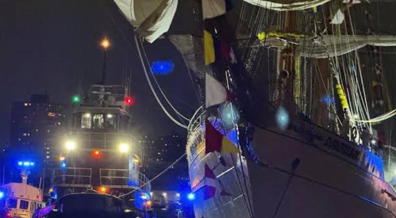 Navio da Marinha mexicana colide com ponte do Brooklyn e deixa mortos; veja vídeo