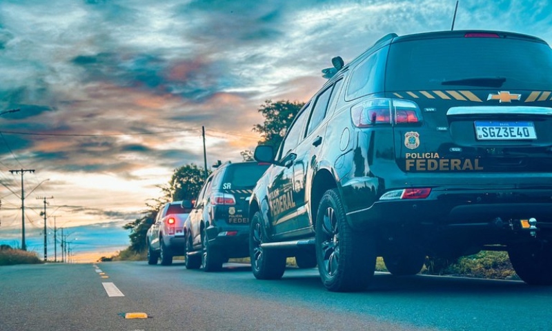 Operação da Polícia Federal prende PMs do Amazonas por suspeita de tortura e sequestro