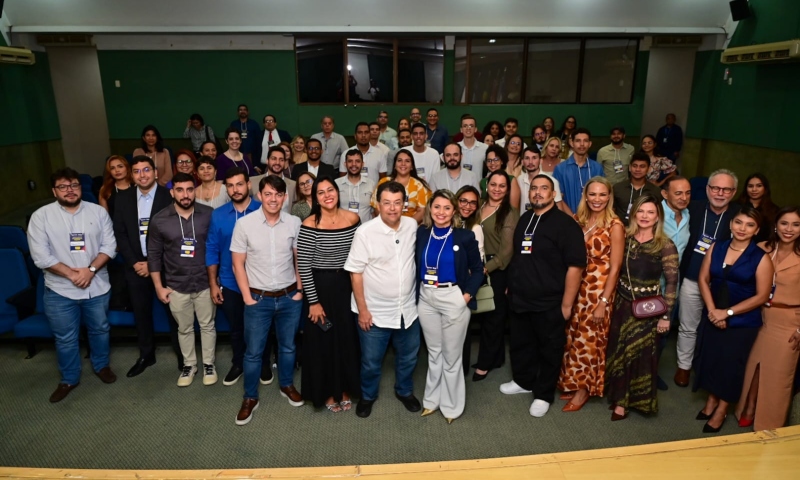 Senador Eduardo Braga ministra palestra sobre a Reforma Tributária para jovens empreendedores