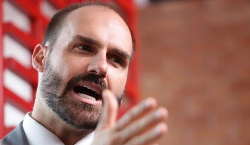 ‘Estado de exceção’: Eduardo Bolsonaro denuncia perseguição política e pede sanções a Moraes