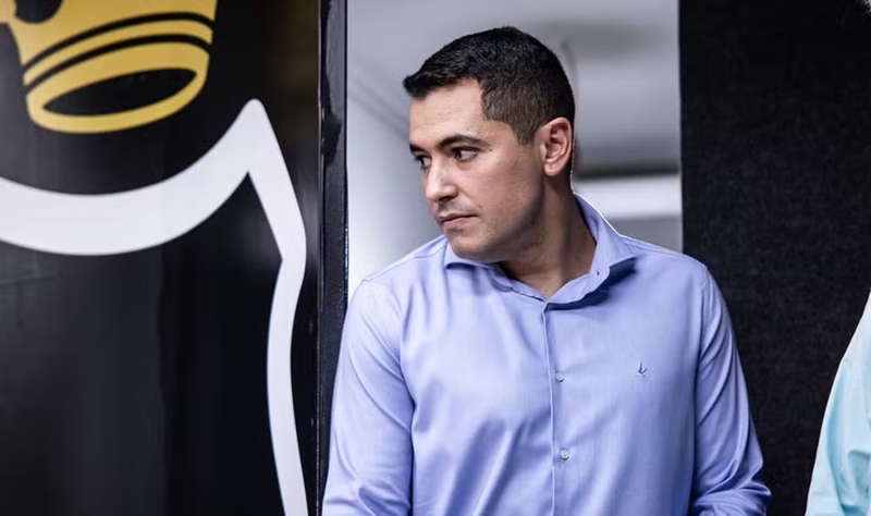 Pedro Martins pede demissão do cargo de CEO do Santos