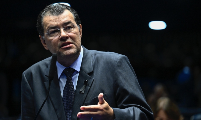 Senador Eduardo Braga vota a favor para incluir guardas municipais e agentes de trânsito na Segurança Pública