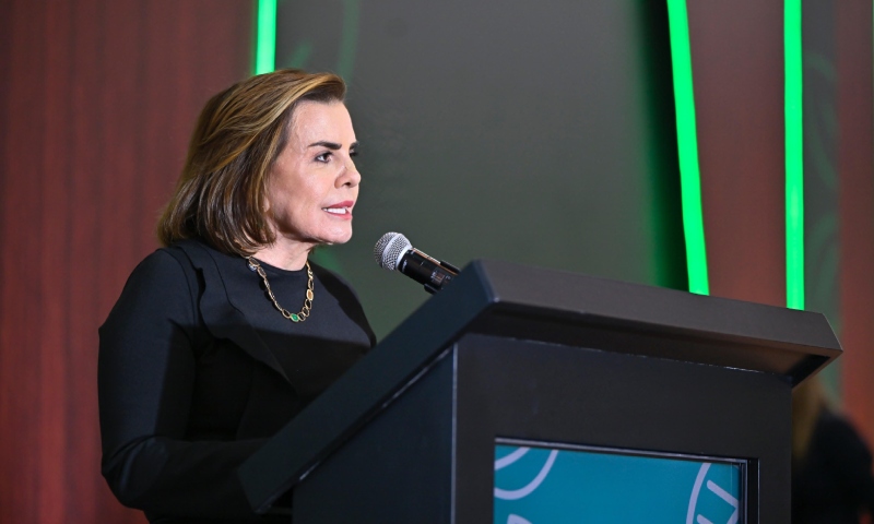 Presidente do TCE-AM é homenageada em Congresso Internacional