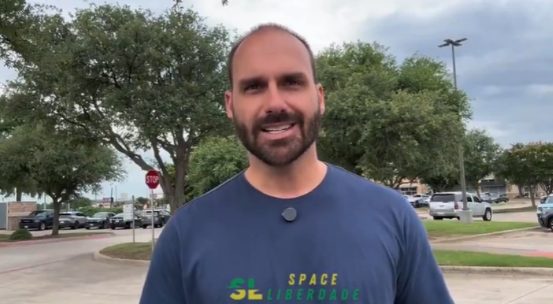 Eduardo Bolsonaro comemora medida do governo Trump que pode atingir Moraes; veja vídeo