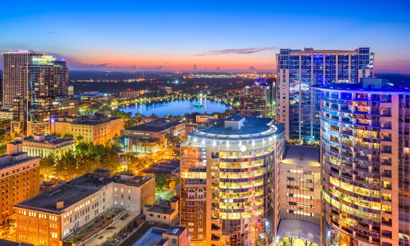 Orlando lidera a criação de empregos na Flórida com mais de 25 mil novas vagas no setor privado