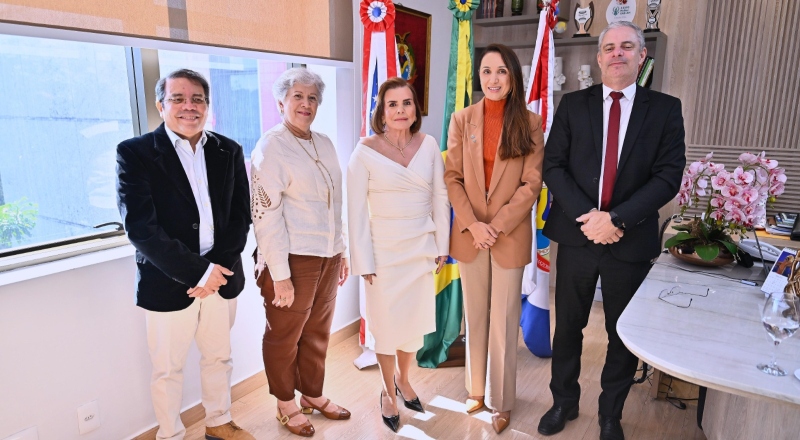 Presidente do TCE-AM recebe representantes da Audicon durante congresso internacional em Manaus
