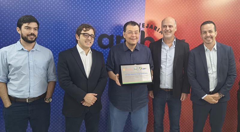 Indústria cervejeira homenageia Eduardo Braga por atuação na Reforma Tributária