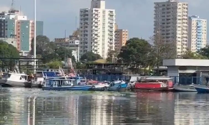 Urgente: corpo é encontrado boiando no igarapé do Educandos; veja