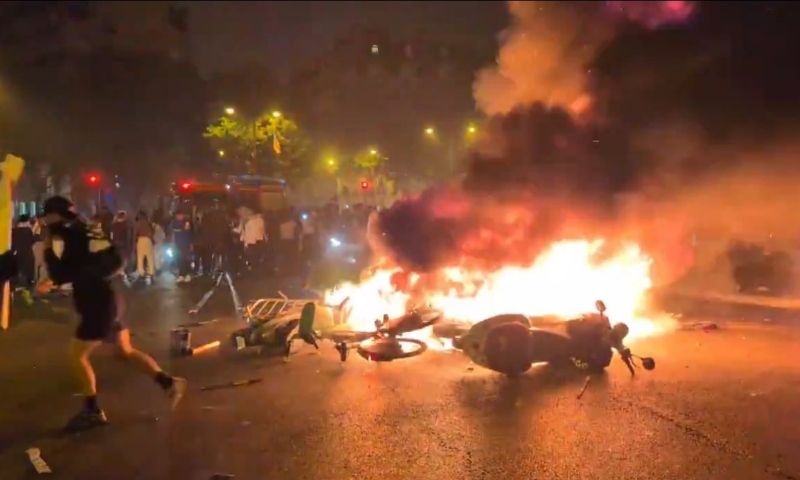 Mortes, vandalismo e confronto com polícia: veja como os torcedores do PSG comemoraram a vitória na Liga dos Campeões UEFA
