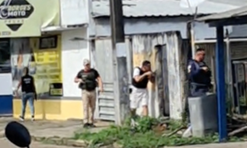 Vídeo mostra momento em que pistoleiro de facção morre durante confronto com a Polícia no AM; veja