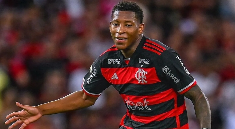 Atacante Plata volta ao Flamengo após pedir desconvocação à seleção do Equador